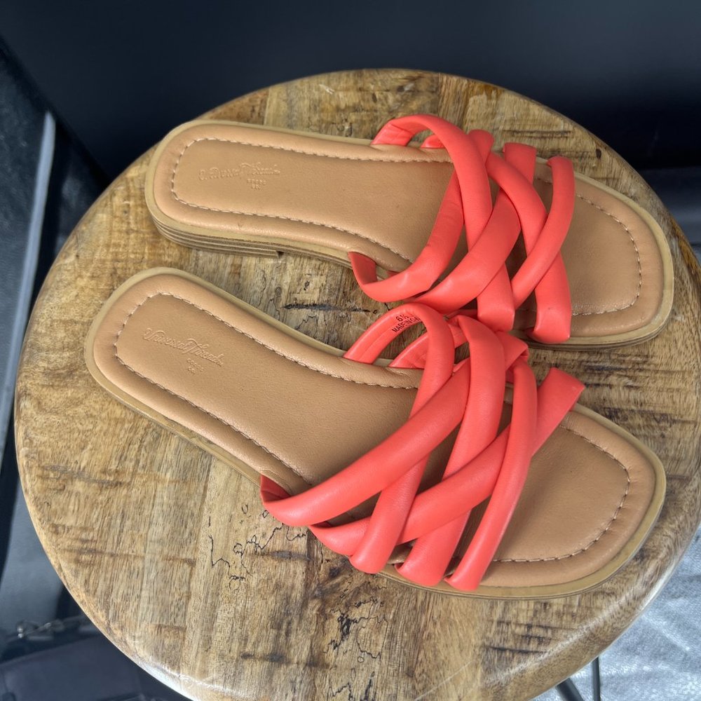 universal threads flip-flops - Picture 2 of 6